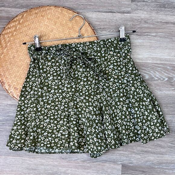 Zara‎ green ditzy floral mini skort - Picture 1 of 8